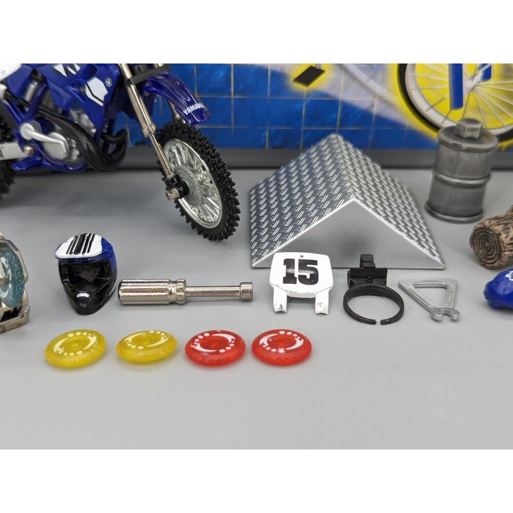 Tara Toy Extreme Gear Case Fingerboards Bikes Collectors Case W/ Accessories - Picture 2 of 16